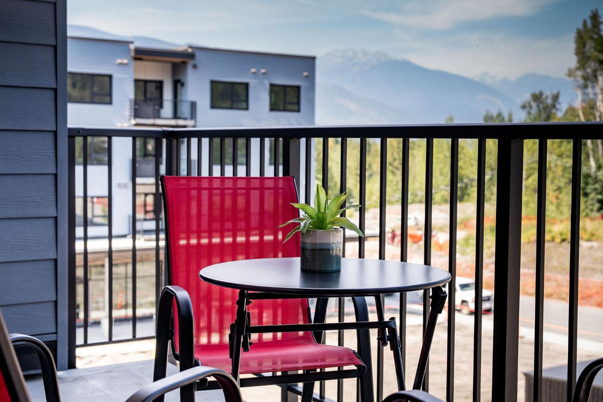 Alpine Haven By Revelstoke Vacations Apartment Exterior photo