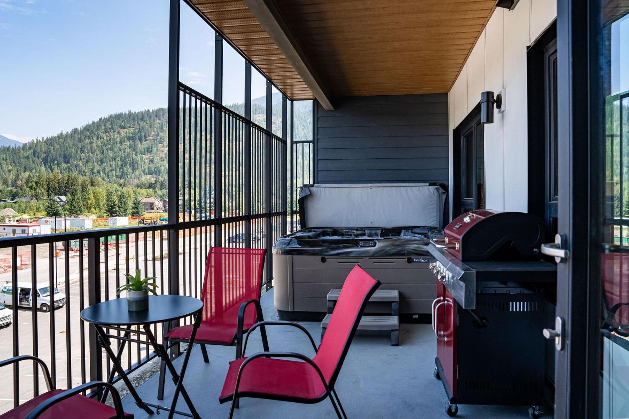 Alpine Haven By Revelstoke Vacations Apartment Exterior photo