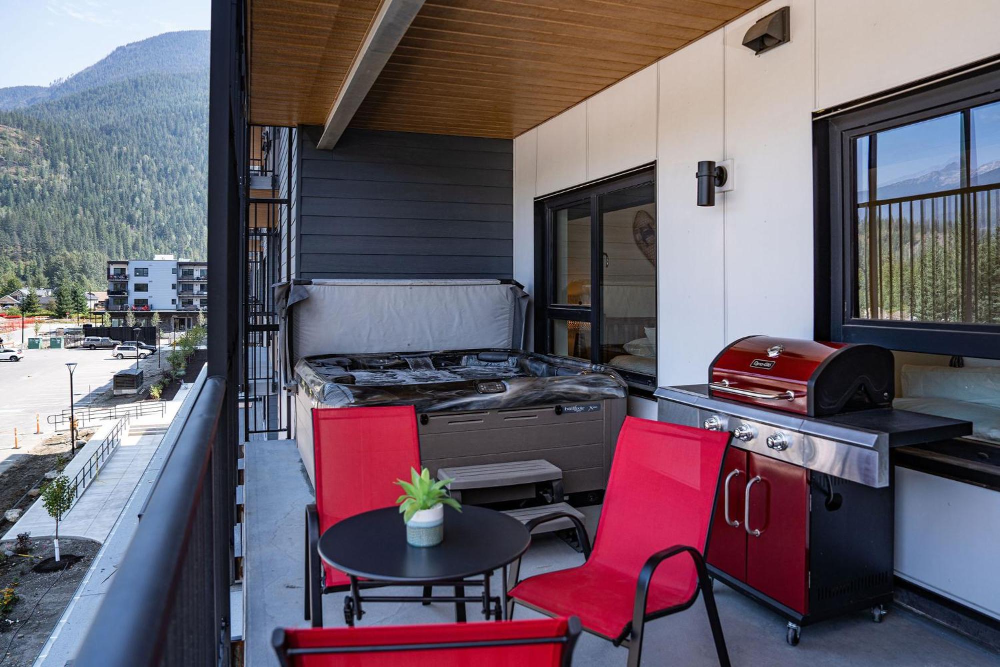 Alpine Haven By Revelstoke Vacations Apartment Exterior photo